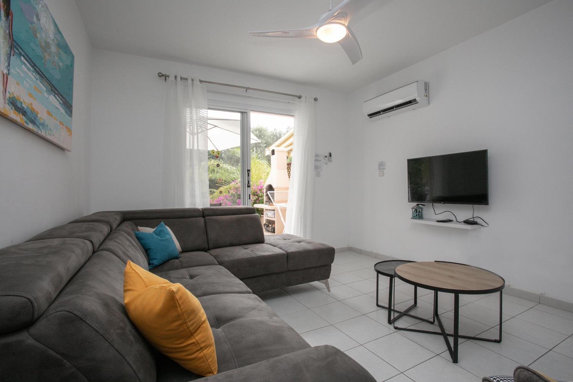Casa Del Sol Townhouse In Iris Village Paphos Exteriör bild