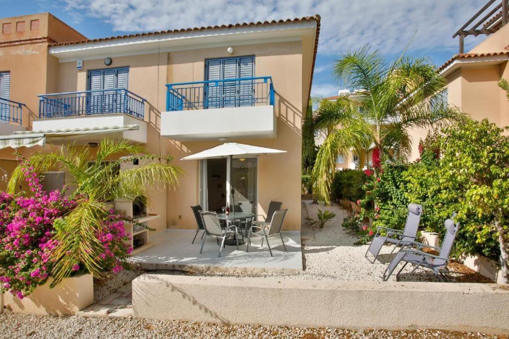 Casa Del Sol Townhouse In Iris Village Paphos Exteriör bild